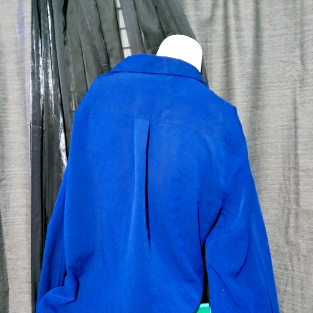 Button up - Picture 2 of 4